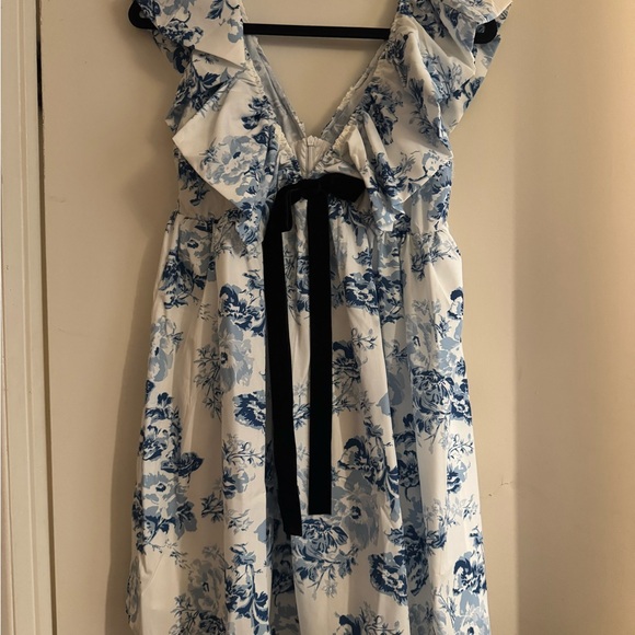 Dresses & Skirts - Floral Ruffle Dress with Bow